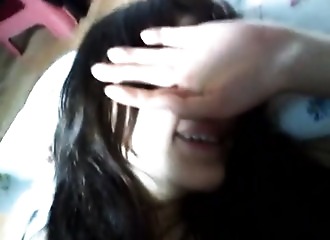 Doigt et queue dans la chatte d'une étudiante