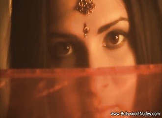 Une danseuse exotique nous offre du sensationnel