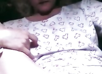 Masturbation et doigtage d'une chatte amatrice