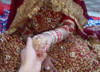 Nuit de mariage : une épouse indienne découvre le plaisir avec son mari