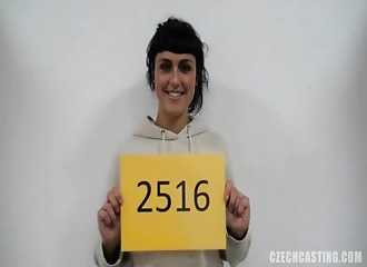 Kristyna se déshabille totalement en casting 