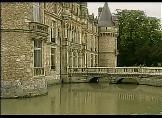 Partouze fétichiste au château