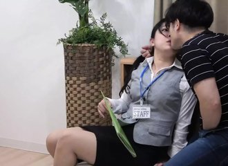 L'art de la négociation sensuelle lors d'une visite exclusive avec une agente immobilière, épisode 3