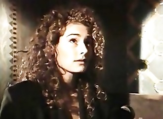 Nana aux gros seins naturels se fait gicler dans un film vintage