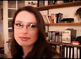 Pipe avec une garce àlunettes