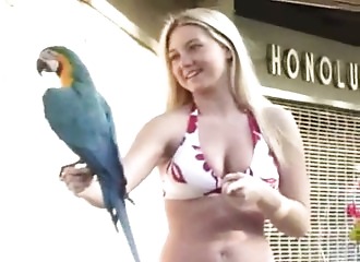 Alison Angel se touche à Honolulu