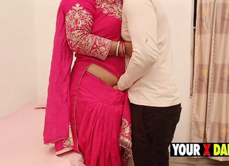 Une belle-mère punjabi s'épanouit avec son beau-fils dans une scène hivernale torride