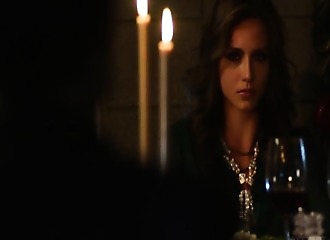 Dîner aux chandelles et baise sauvage