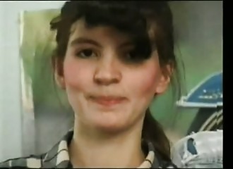 Masturbation debout face à son miroir