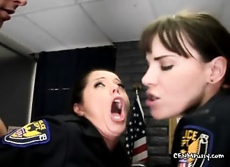 Flickettes en pleine orgie hard