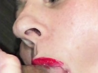 Sa femme offre une bonne pipe