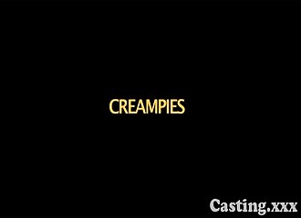 Libertine elle s'éclate sexuellement devant la caméra