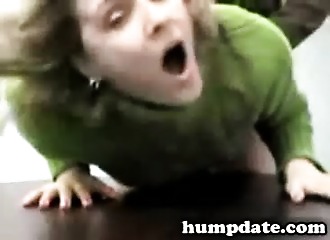 Savoureuse levrette pour une salope en pull