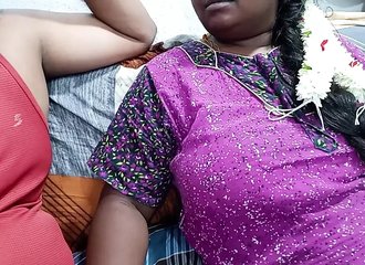 Épouse desi, courbes ravageuses, lait et fellation enflammée