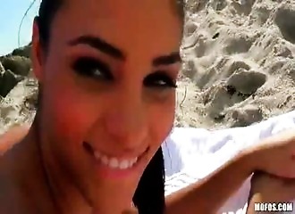 Jasmine une plagiste qui suce très bien