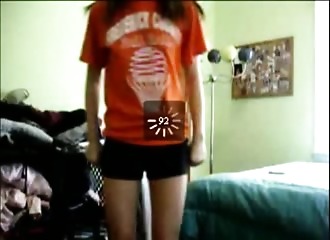 Fessier montré et caresse de minou